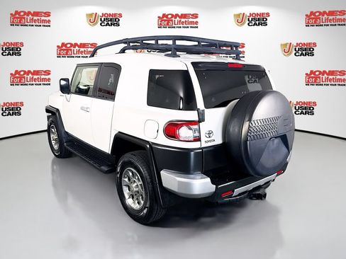 Used 2013 Toyota FJ Cruiser 4WD w/ Upgrade Pkg image 2