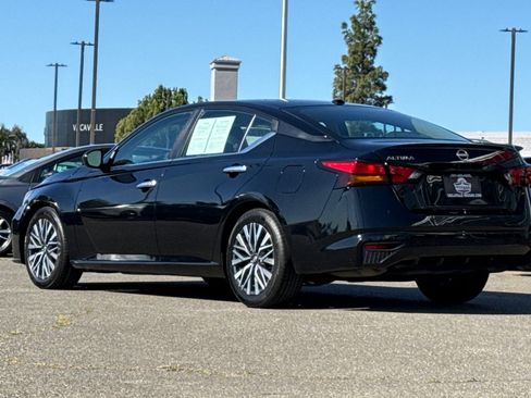 Certified 2024 Nissan Altima 2.5 SV FWD image 8