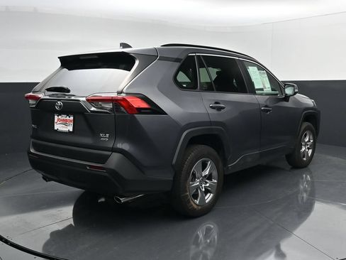Used 2022 Toyota RAV4 XLE AWD/4WD image 7