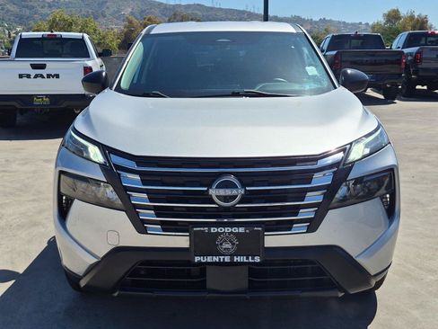 Used 2024 Nissan Rogue S AWD/4WD image 2