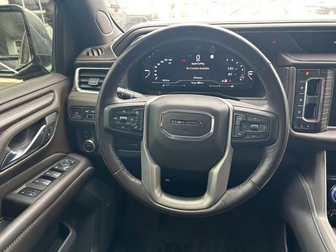 Used 2022 GMC Yukon XL Denali image 10