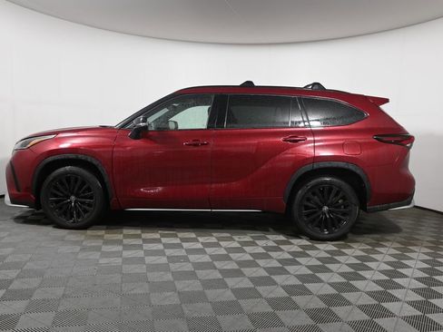 Used 2024 Toyota Highlander XSE AWD/4WD image 2