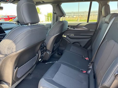 New 2026 Jeep Grand Cherokee Laredo X image 9