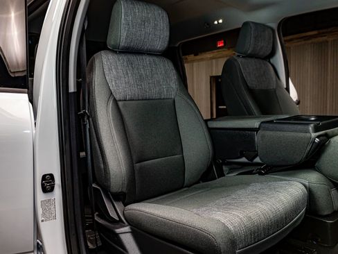 Used 2025 Ford F350 XLT w/ FX4 Off-Road Package image 28