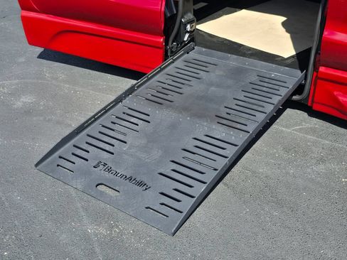 Used 2026 Chrysler Pacifica Select FWD image 13