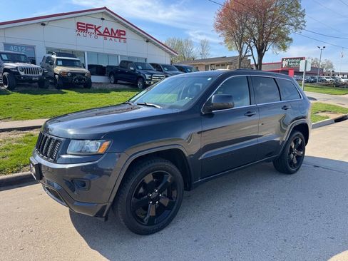 Used 2015 Jeep Grand Cherokee Altitude image 1