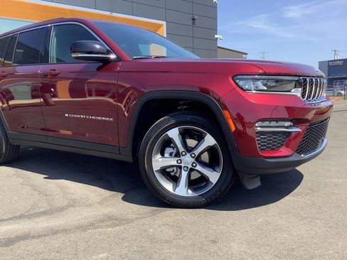 New 2025 Jeep Grand Cherokee Limited w/ Trailer Tow Package image 3