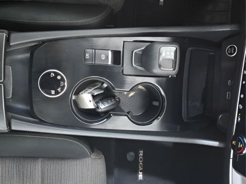 Used 2021 Nissan Rogue SV AWD/4WD image 16