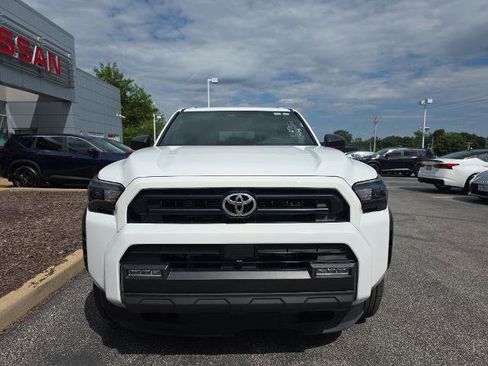 Used 2025 Toyota 4Runner SR5 AWD/4WD image 2