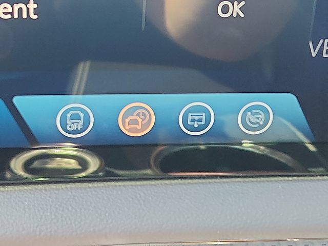 Certified 2025 Cadillac Optiq Luxury 2 AWD/4WD image 23