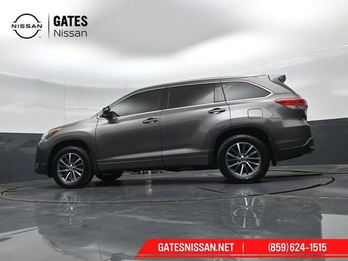 Used 2018 Toyota Highlander XLE AWD/4WD image 51