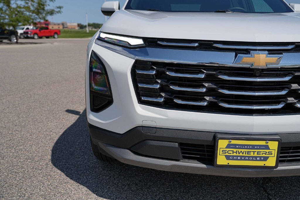 Used 2026 Chevrolet Equinox LT AWD/4WD image 4