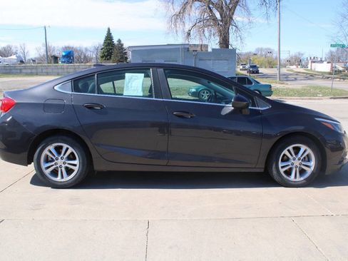 Used 2016 Chevrolet Cruze LT image 4
