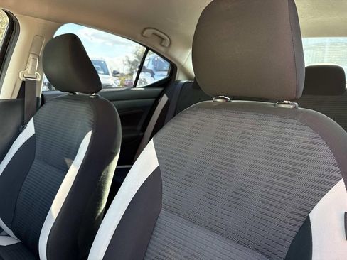 Used 2022 Nissan Versa SV image 21