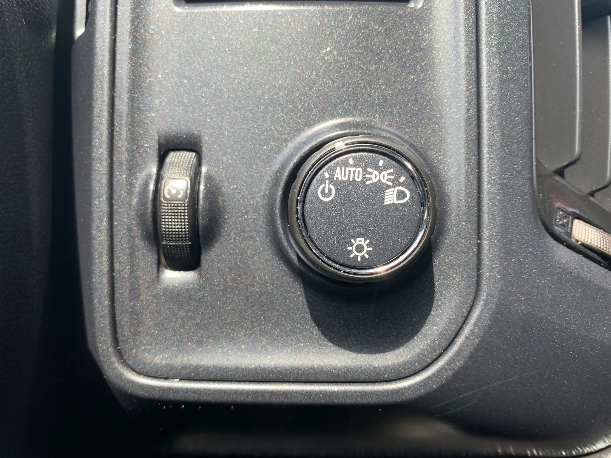 Used 2015 Chevrolet Silverado 2500 W/T AWD/4WD image 17