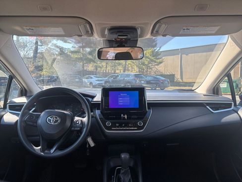Used 2025 Toyota Corolla LE image 31