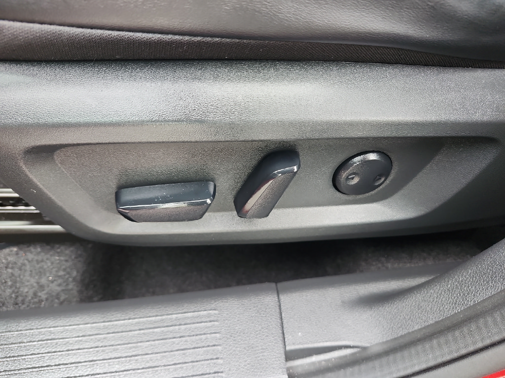 Used 2025 Nissan Rogue SV w/ SV Premium Package FWD image 26