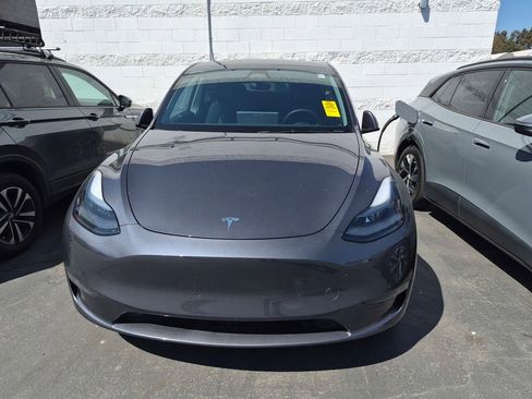 Used 2024 Tesla Model Y Long Range image 2