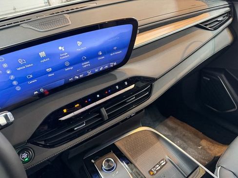 New 2025 Buick Enclave Preferred w/ Power Package image 42