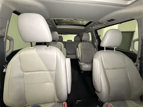 Used 2017 Toyota Sienna Limited Premium image 31