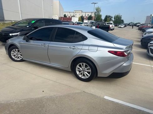 Used 2025 Toyota Camry LE FWD image 5