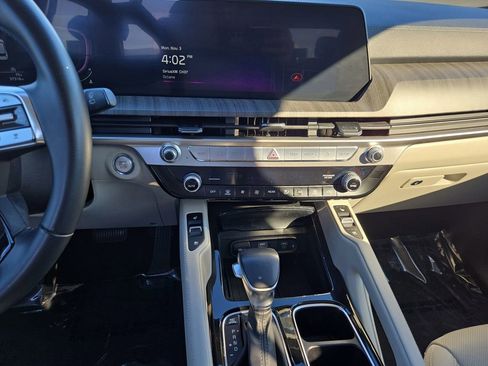 Used 2023 Kia Telluride EX w/ EX Captain's Chair Package image 26