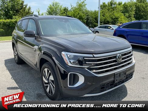 Used 2024 Volkswagen Atlas SE AWD/4WD image 1