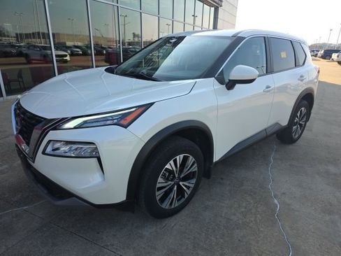Certified 2023 Nissan Rogue SV image 2