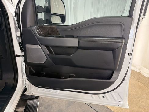 Used 2023 Ford F250 Lariat w/ Lariat Ultimate Package AWD/4WD image 19