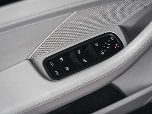 Used 2018 Porsche Panamera Turbo image 40