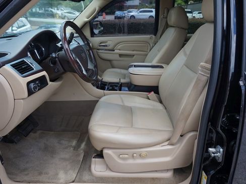 Used 2013 Cadillac Escalade Premium image 16