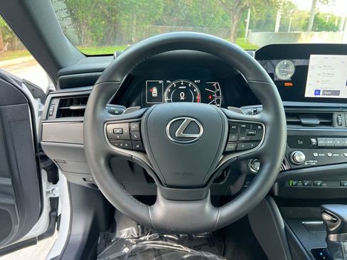 Certified 2025 Lexus ES 350 w/ Premium Package image 13