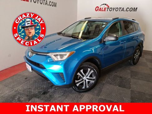 Used 2016 Toyota RAV4 LE image 1