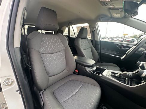 Used 2022 Toyota RAV4 XLE image 27