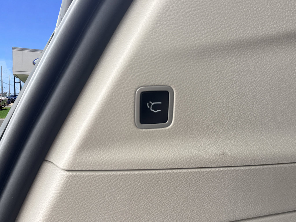 Used 2024 Chrysler Pacifica Touring-L FWD image 32