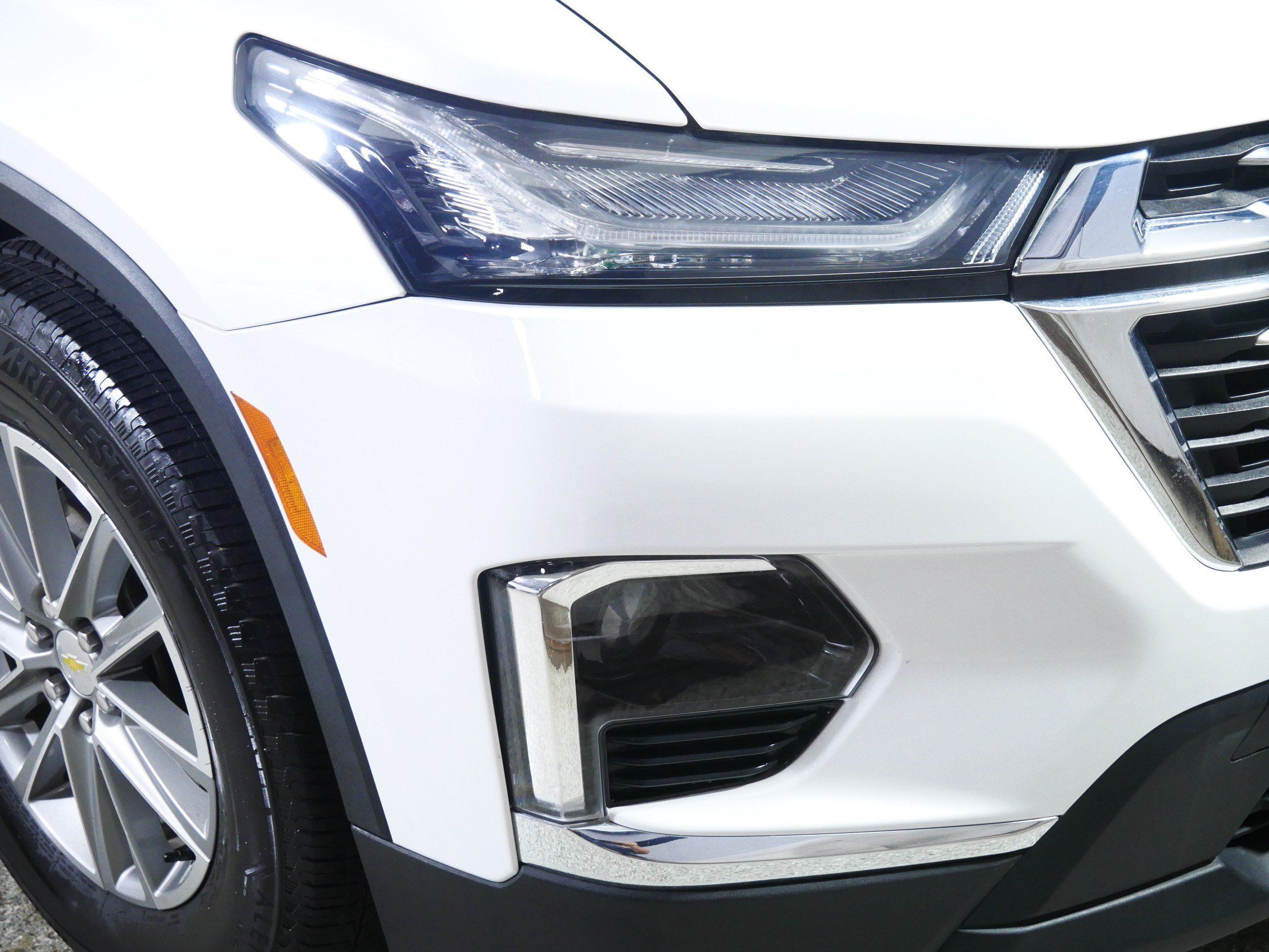 Used 2023 Chevrolet Traverse LT FWD image 16