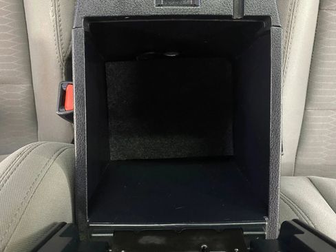 Used 2018 Toyota Tacoma SR image 22