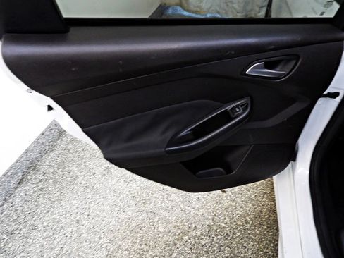 Used 2017 Ford Focus ST FWD image 9