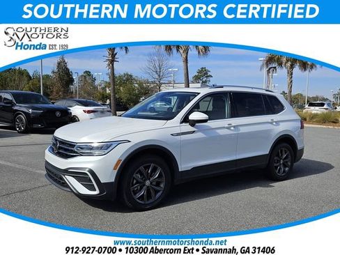 Used 2023 Volkswagen Tiguan SE w/ Panoramic Sunroof Package FWD image 1