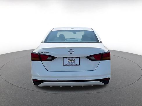 Used 2025 Nissan Altima 2.5 SV FWD image 10