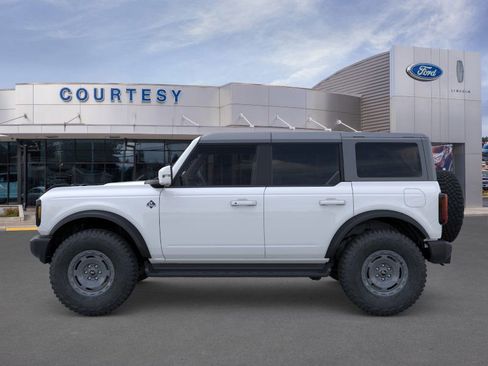 New 2025 Ford Bronco Outer Banks w/ Sasquatch Package image 3