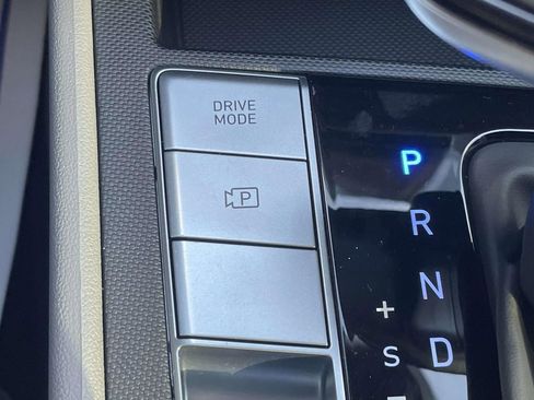 Certified 2025 Hyundai Elantra SEL image 30