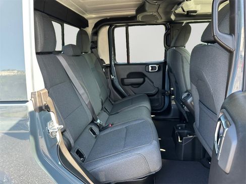 New 2025 Jeep Gladiator Sport image 13