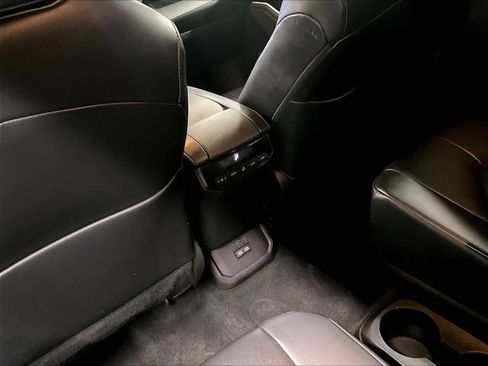 Used 2023 Toyota Highlander XLE image 29