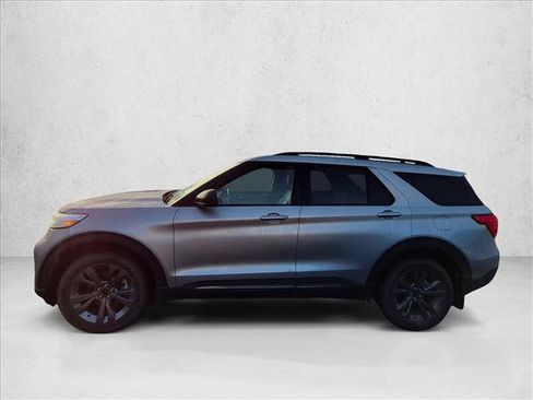 Certified 2021 Ford Explorer XLT w/ Equipment Group 202A AWD/4WD image 8