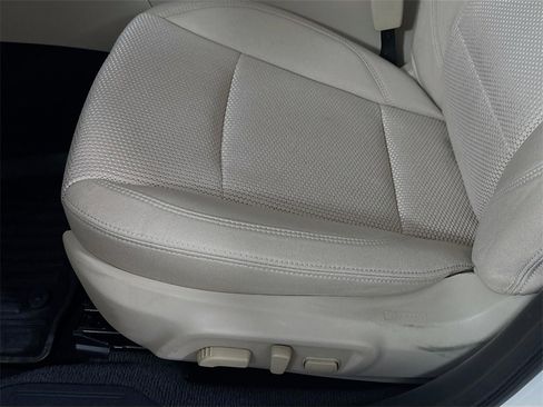 Used 2019 Subaru Outback 2.5i Premium image 9