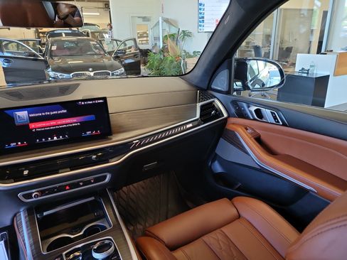 Used 2025 BMW X7 M60i AWD/4WD image 20