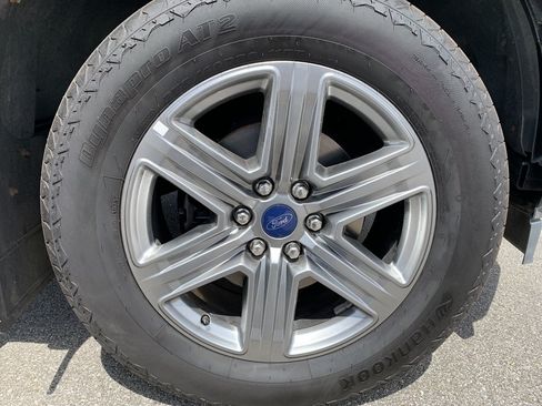 Used 2019 Ford F150 Lariat w/ Equipment Group 502A Luxury AWD/4WD image 20