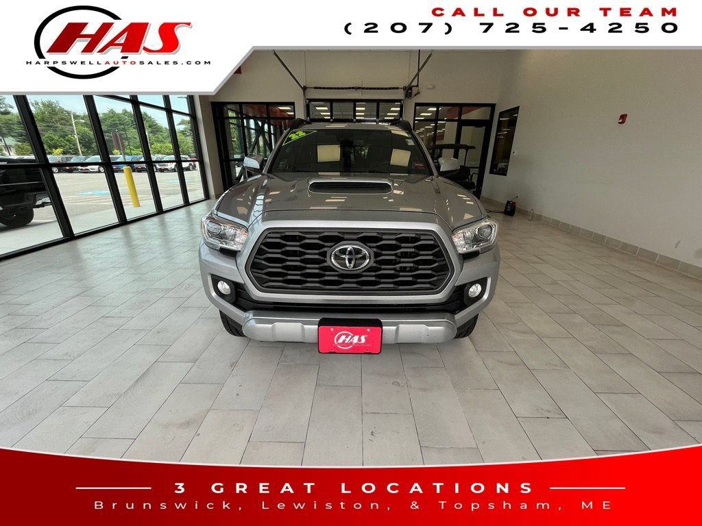 Used 2022 Toyota Tacoma TRD Sport w/ Technology Package AWD/4WD image 9