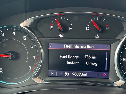 Used 2023 Chevrolet Traverse RS image 18